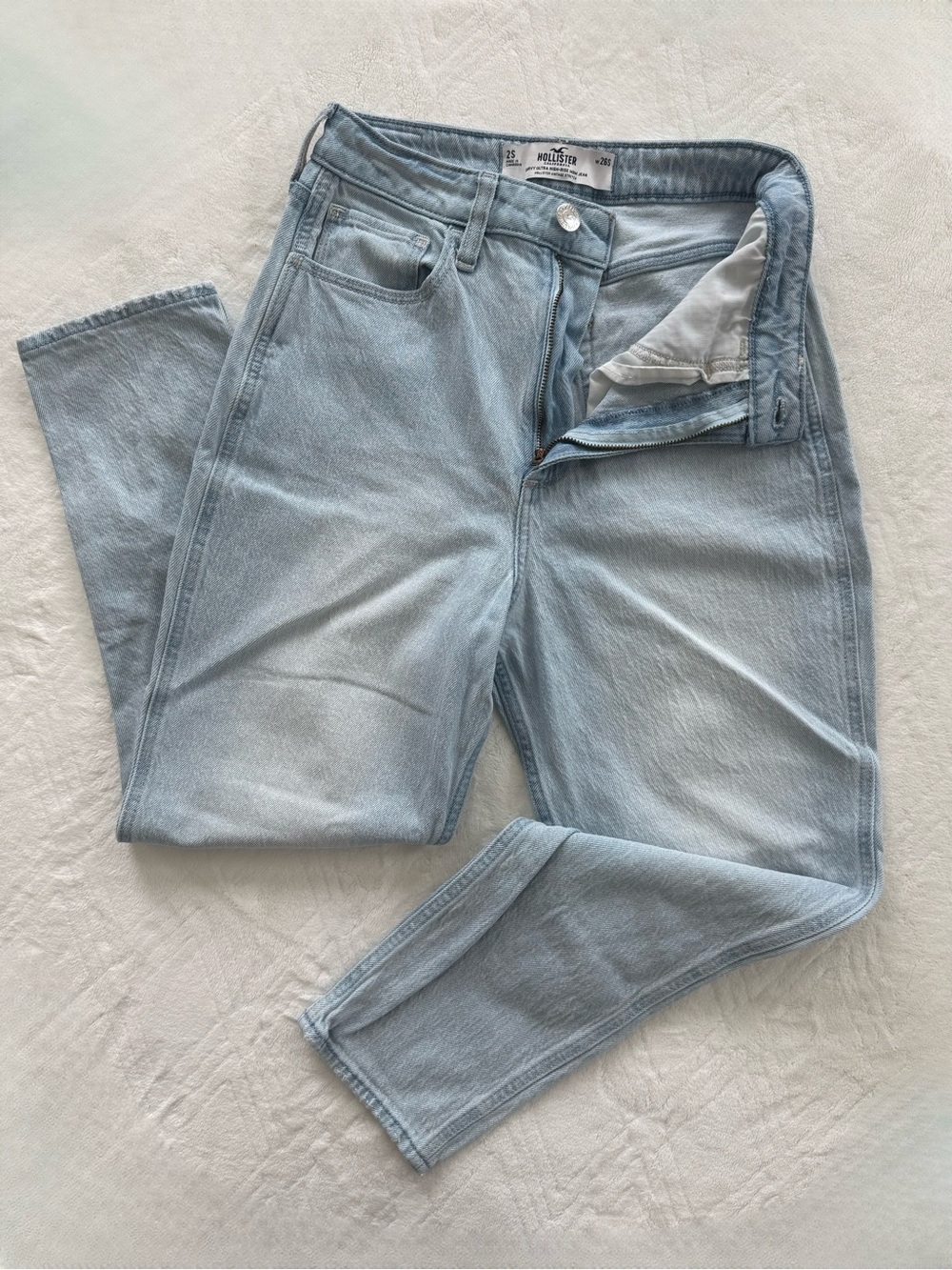Hollister Light Wash Ultra High Rise Mom Jeans